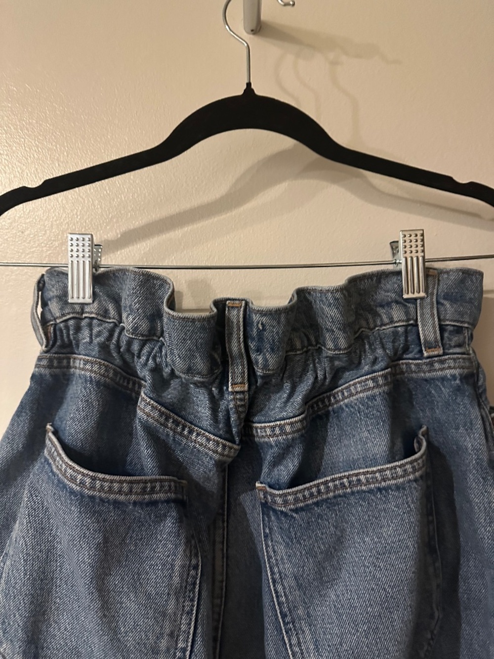 AGOLDE Lyonne Short Sz. 28 Color: Outbreak - Picture 9 of 11